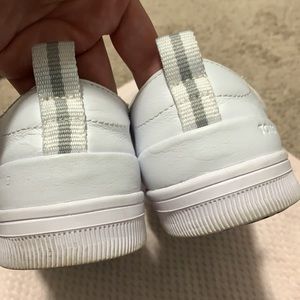 Tom’s white leather ultra light sneakers MAKE OFFER. DONATING THIS WEEK!